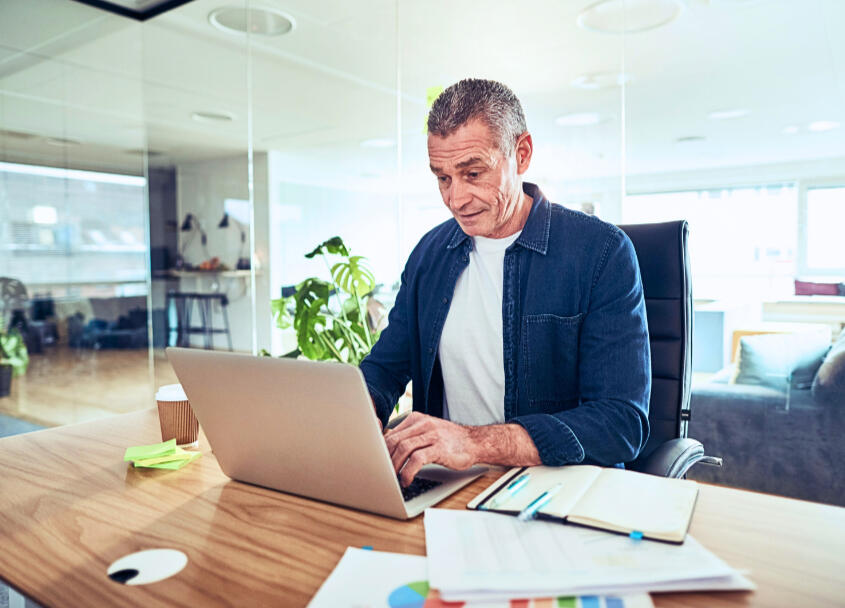 Small group of Seed to Series A founders connecting to discuss US go-to-market and growth challenges with peers at the same stage